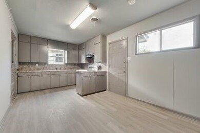 1228 Cleveland St, Greenville, TX 75401 - photo 7