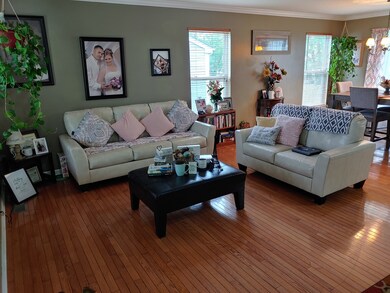 1814 Cambridge Dr, Carpentersville, IL 60110 - photo 3