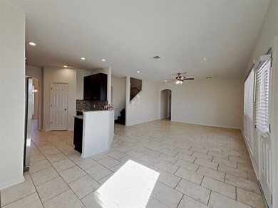 16706 E Whimbrel Cir, Conroe, TX 77385 - photo 5