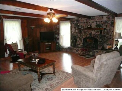 Large Living Room with high grade laminate floorin