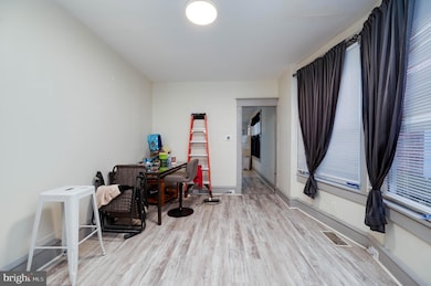 1046 Perry St, Reading, PA 19604 - photo 5