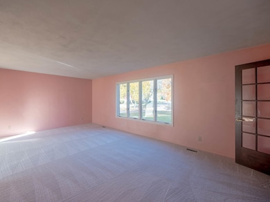 19 Cedar Gate Cir, Sugar Grove, IL 60554 - photo 2