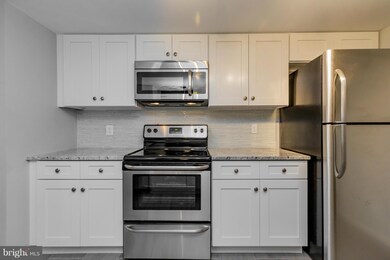 12894 Grays Pointe Rd unit B, Fairfax, VA 22033 - photo 7