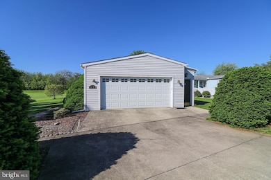 218 W Spruce St, Palmyra, PA 17078 - photo 2