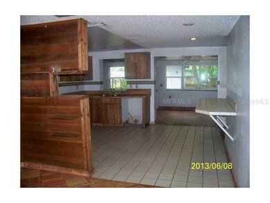 3601 Tamarix Dr, Tampa, FL 33619 - photo 4