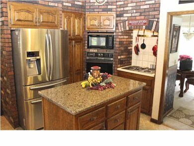 KITCHEN WITH NEW STAINLESS REFRIGERATOR, GRANITE I