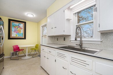 Kitchen/Dining Area
