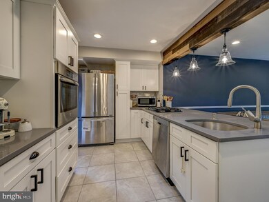 40 Edgemere Ave, Plainsboro, NJ 08536 - photo 4