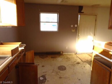 1426 R C Baldwin Ave, High Point, NC 27260 - photo 4