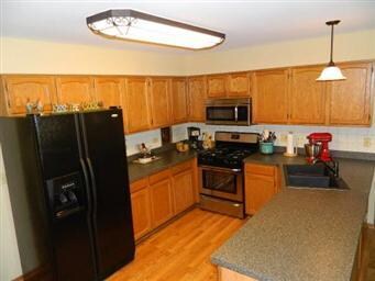 127 S Pershing Ave, Mundelein, IL 60060 - photo 2