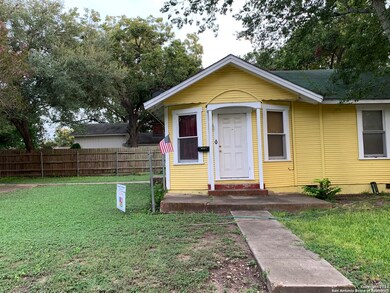 923 N Heideke St unit B, Seguin, TX 78155 - photo 4