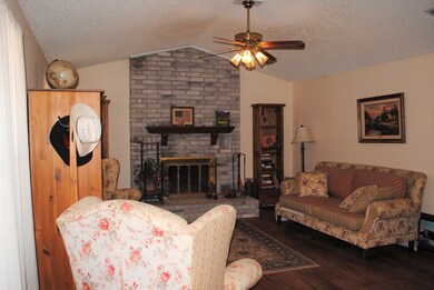 1816 Quailwood Dr, Fredericksburg, TX 78624 - photo 3