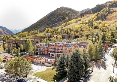 EWH_AspenMtnResidences_Fall21-13-landsca