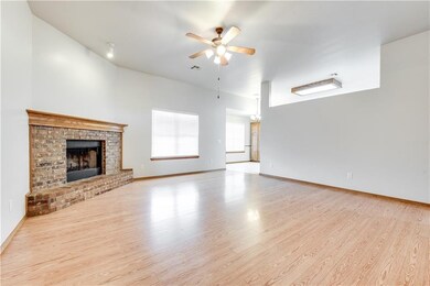 625 Loyd Ln, Moore, OK 73160 - photo 4