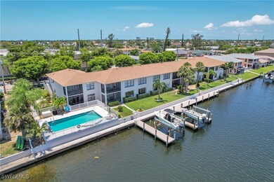 Bird's eye view of a community pool, docks and bod