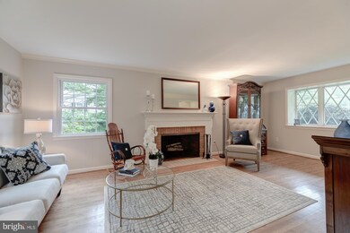 9139 Santayana Dr, Fairfax, VA 22031 - photo 4