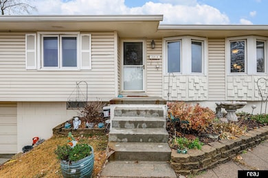 7210 Wood River Dr, Omaha, NE 68157 - photo 2