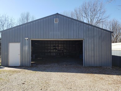 Garage/Workshop-Huge!