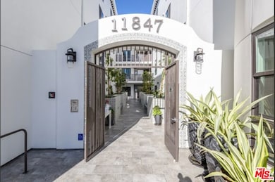 11847 Kiowa Ave unit ph6, Los Angeles, CA 90049 - photo 2