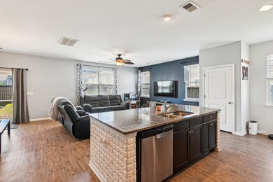 main_level-kitchen-dsc3054
