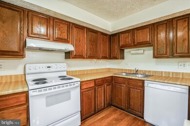 11504 Ivy Bush Ct, Reston, VA 20191 - photo 5