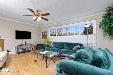 07-Living Room 20240501-DW-0186