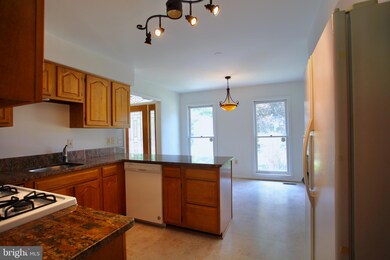 12103 Gatewater Dr, Potomac, MD 20854 - photo 6