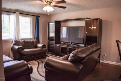 7208 Applegate Ln, Louisville, KY 40228 - photo 3