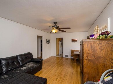 6530 Elmcrest Dr, Windsor Heights, IA 50324 - photo 3