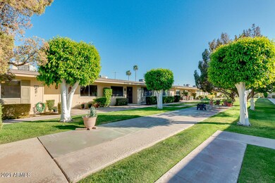 10951 W Santa fe Dr, Sun City, AZ 85351 - photo 4