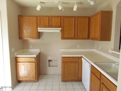 023-281125 - kitchen (4)