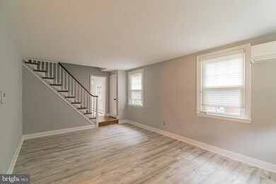 210 Greenbrier Ln, Havertown, PA 19083 - photo 5