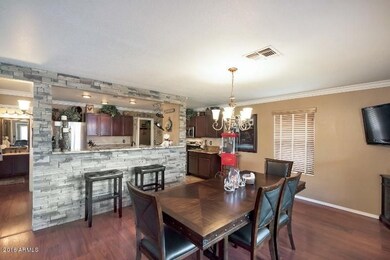 (9) Dining Room