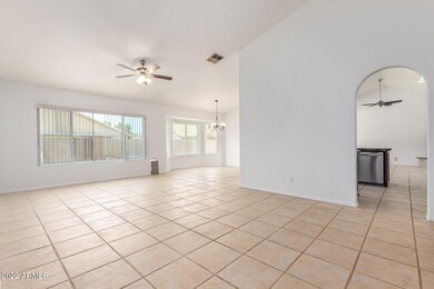LOOK ATHT IS ROOM!!!