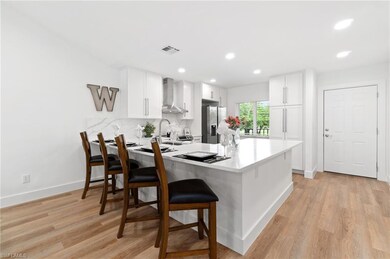Kitchen with kitchen peninsula, stainless steel fr
