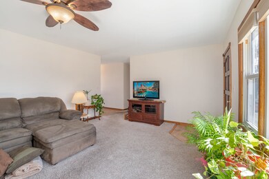 2011 Coral Ave, Aurora, IL 60506 - photo 2
