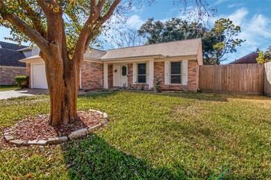 3904 Spring Garden Dr, Pearland, TX 77584 - photo 2