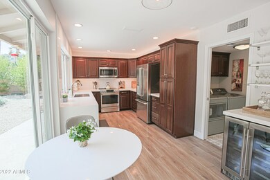 9233 N 33rd Way Phoenix AZ 85028 X-38