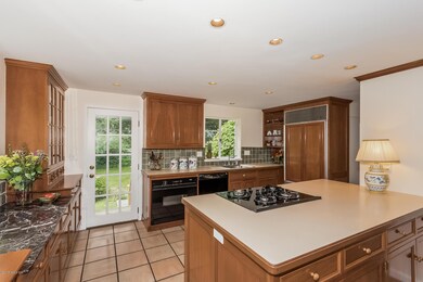 015-Kitchen-1998752-medium