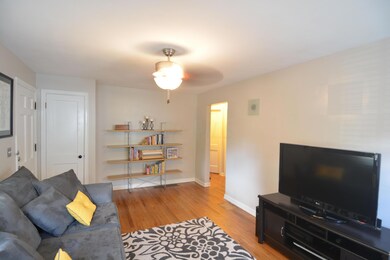 646 E Jeffrey Place, Columbus, OH 43214 - photo 6