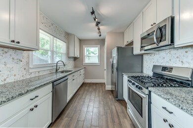 814 N Jackson St, Waukegan, IL 60085 - photo 4