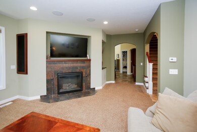 159 red oak circle-106