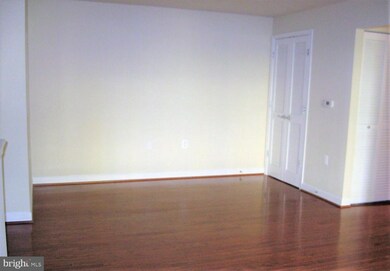 4151 S Four Mile Run Dr unit 204, Arlington, VA 22204 - photo 5