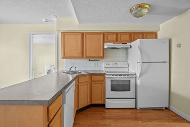 31 Devereux St, Providence, RI 02909 - photo 3