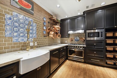 The Shaw farm sink boasts a traditional Waterstone