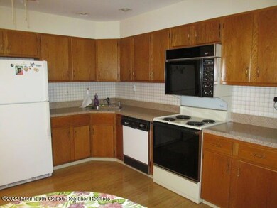 10A Yorkshire Dr, Monroe Township, NJ 08831 - photo 3