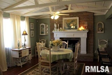 410 Mayfair Dr, Lincoln, IL 62656 - photo 3