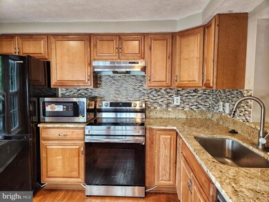 13931 Winding Ridge Ln, Centreville, VA 20121 - photo 3
