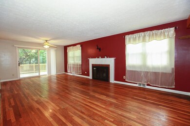 3469 Eakin Rd, Columbus, OH 43204 - photo 2