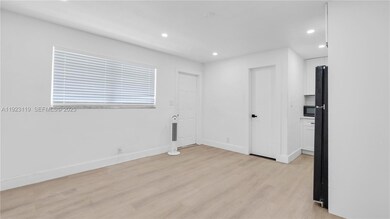 32 SW 9th St unit 2, Hallandale Beach, FL 33009 - photo 4